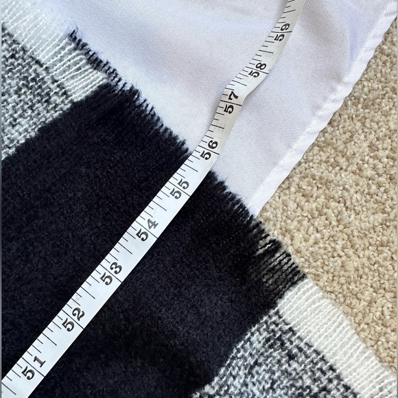JUST COZY Checkered Blanket Scarf - Picture 3 of 3